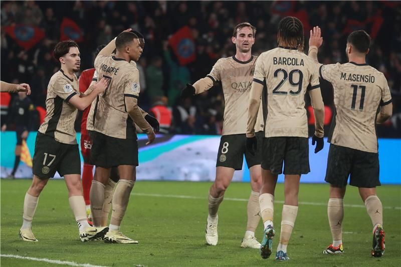 لاعبو باريس