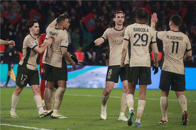 لاعبو باريس