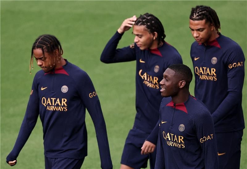 لاعبو باريس