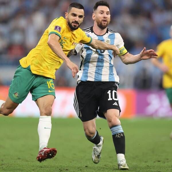 عزيز بيهيتش وميسي