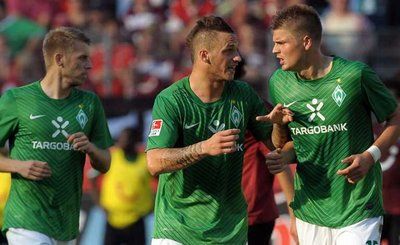 بالوسط ارناتوفيتش الذي طرد من المباراة 