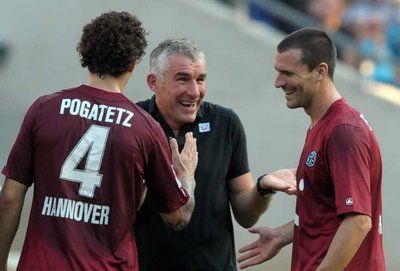 فرحه سلوموكا مدرب هانوفر