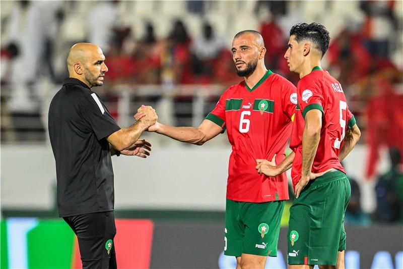 الركراكي مع لاعبي المغرب