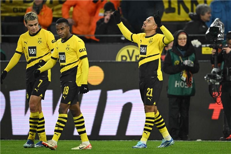 جيوفاني رينا ويوسف موكوكا ودونيل مالين