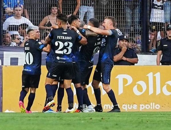 لاعبو إندبنديينتي ريبادابيا