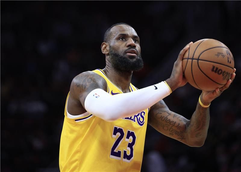 ليبرون جيمس