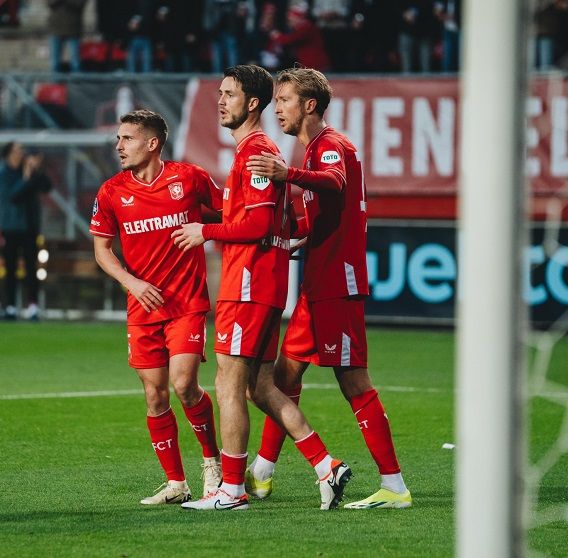 فرحة لاعبي تفينتي