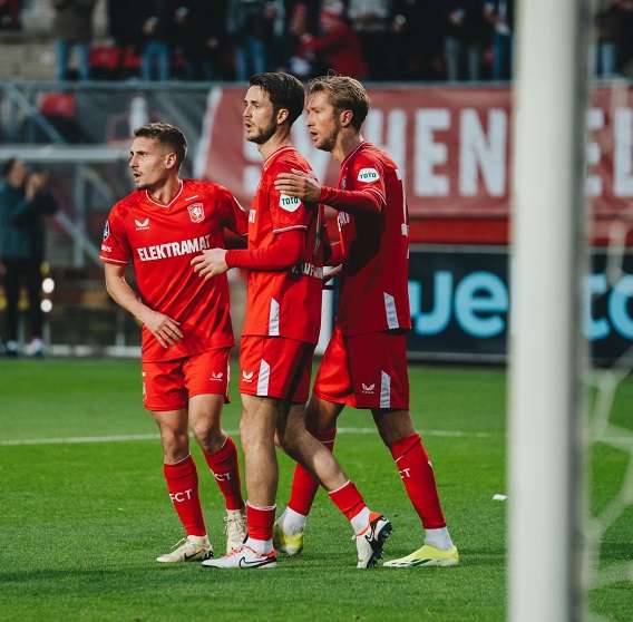 فرحة لاعبي تفينتي