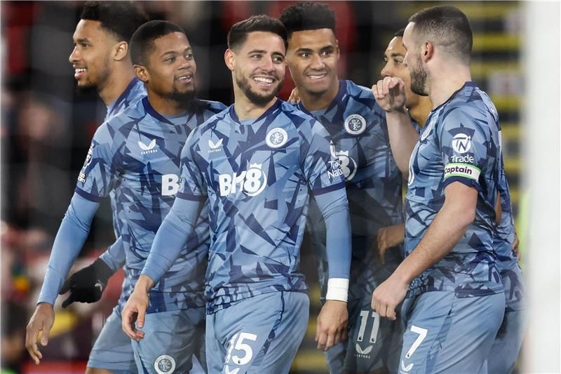 فرحة لاعبي أستون فيلا