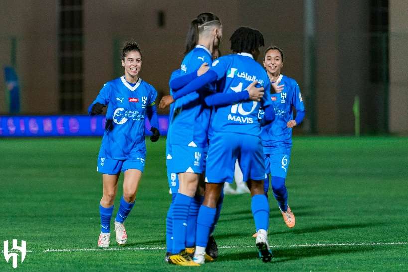 لاعبات الهلال أمام الرياض