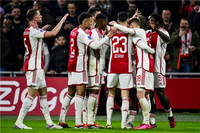 لاعبو أياكس أمستردام