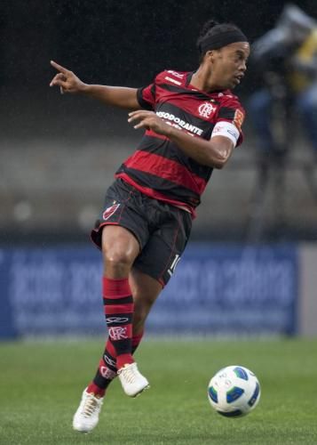 لاعب فلامنجو، البرازيلي المخضرم رونالدينيو 