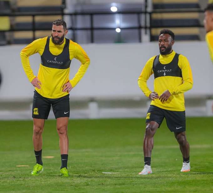 بنزيما بتدريبات الاتحاد