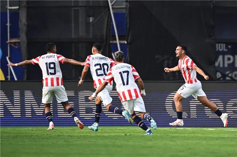 لاعبو منتخب باراجواي