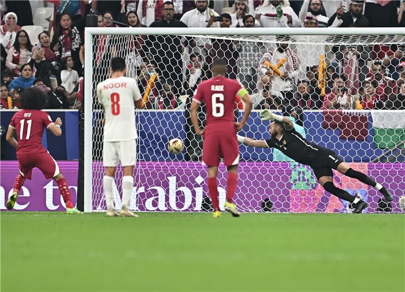 أكرم عفيف سجل 3 ركلات جزاء في النهائي