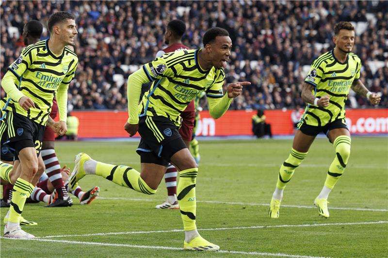 فرحة لاعبي آرسنال