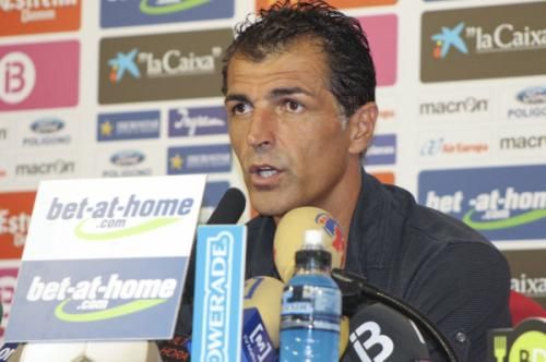  عضو الجهاز الفني لريال مايوركا، واللاعب السابق ميجل انخل نادال