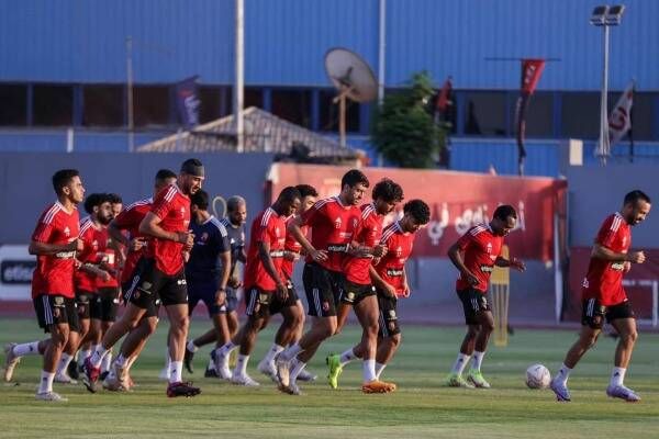 لاعبو الأهلي