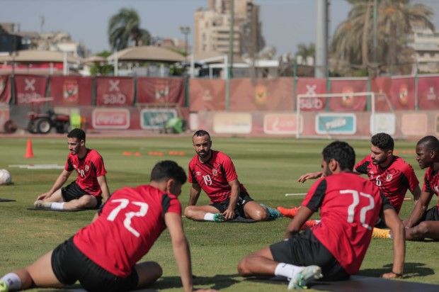 لاعبو الأهلي