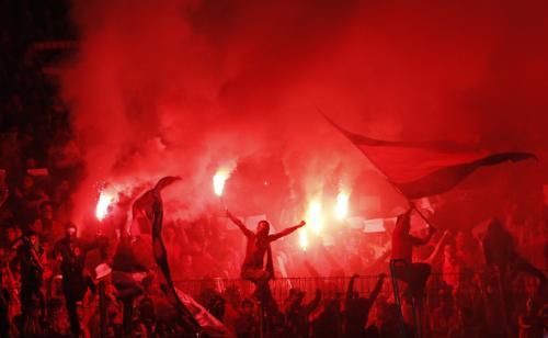 جانب من أعمال الشغب بمباراة اندونيسيا الأخيرة ضد البحرين