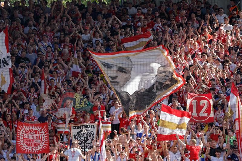 لاعبو ماينز