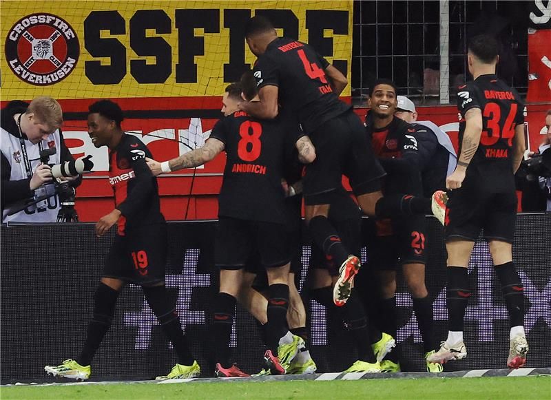 لاعبو باير ليفركوزن