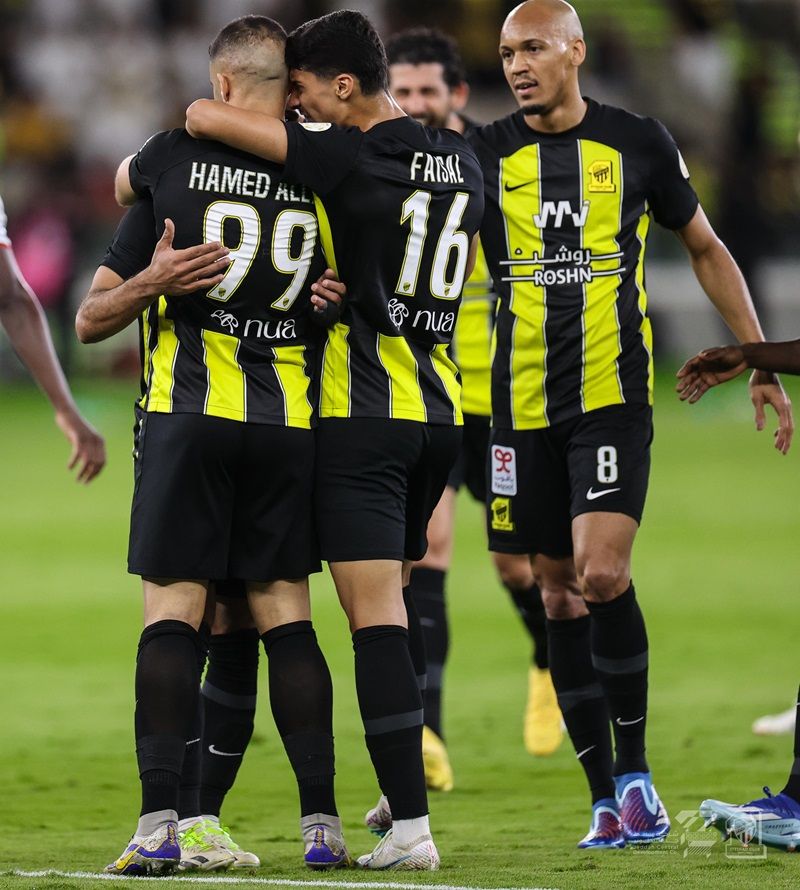 لاعبو الاتحاد