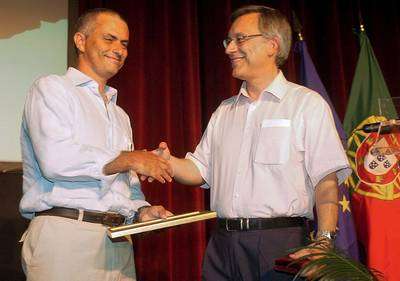 خوزيه مورينيو (على اليسار)