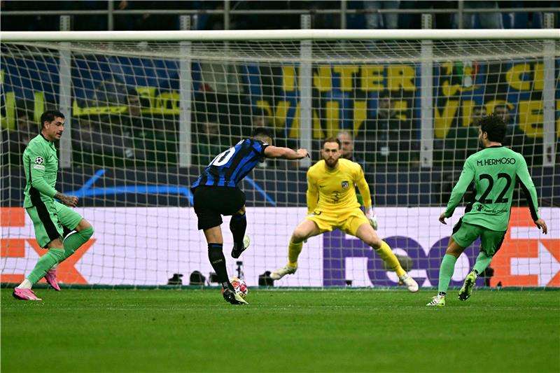 من لقاء الذهاب بين الفريقين