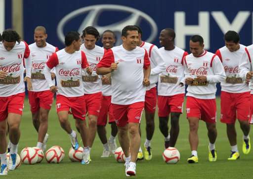 الرئيس البيروفي يشارك بتدريبات منتخب بلاده
