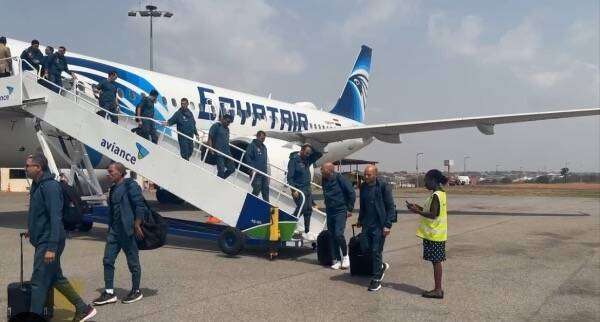 من وصول طائرة الأهلي كوماسي