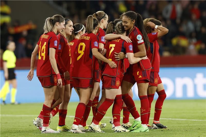 فرحة لاعبات إسبانيا