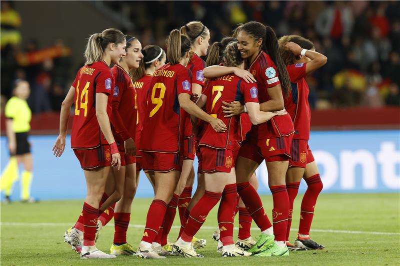 فرحة لاعبات إسبانيا