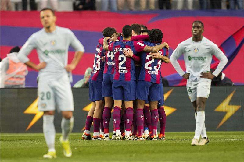 فرحة لاعبي برشلونة