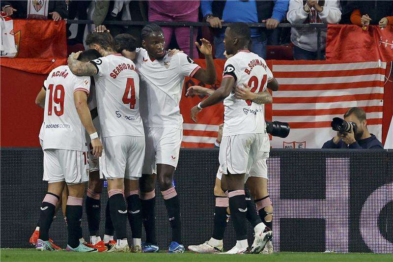 لاعبو إشبيلية