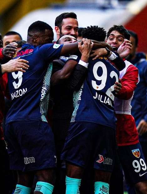 فرحة لاعبي قيصري سبور