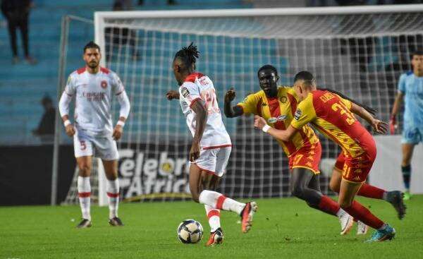 لقاء سابق بين الفريقين