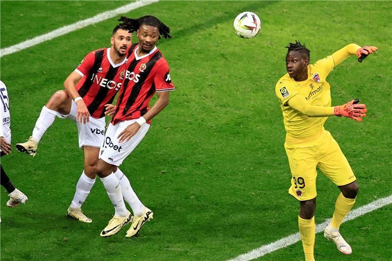 جانب من لقاء نيس وكليرمون