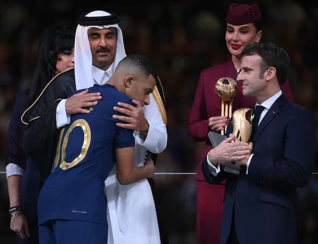 أمير قطر وماكرون ومبابي