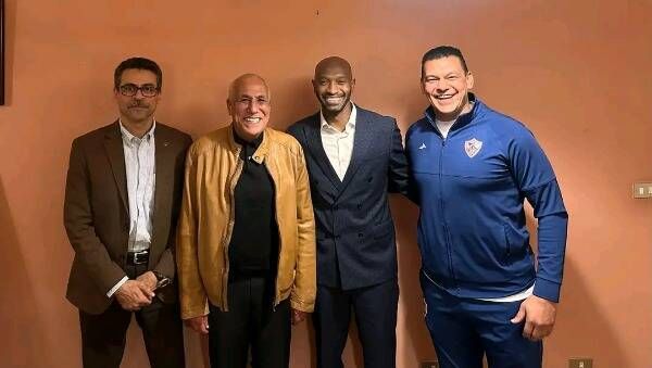 من جلسة تجديد التعاقد