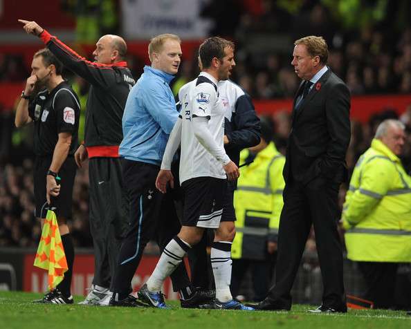 إحدى المناسبات التي يستبدل بها ريدناب لاعبه فان دير فارت 