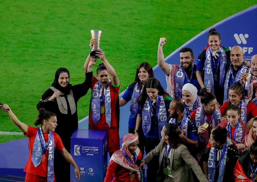 أضواء العريفي مع لاعبات الأردن