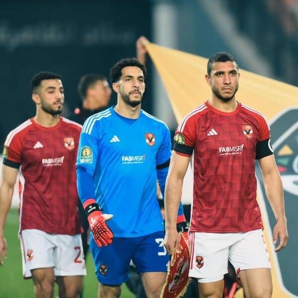 مصطفى شوبير (وسط)