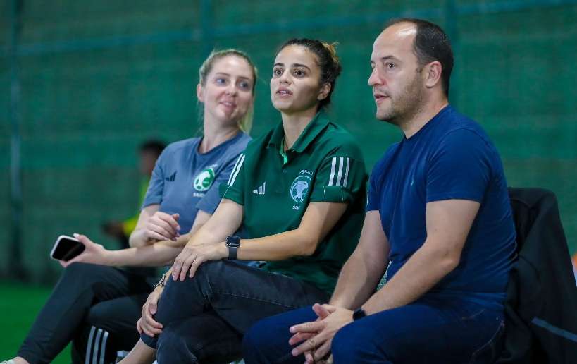 من اليمين كورتيس وتاتيانا وقوتال