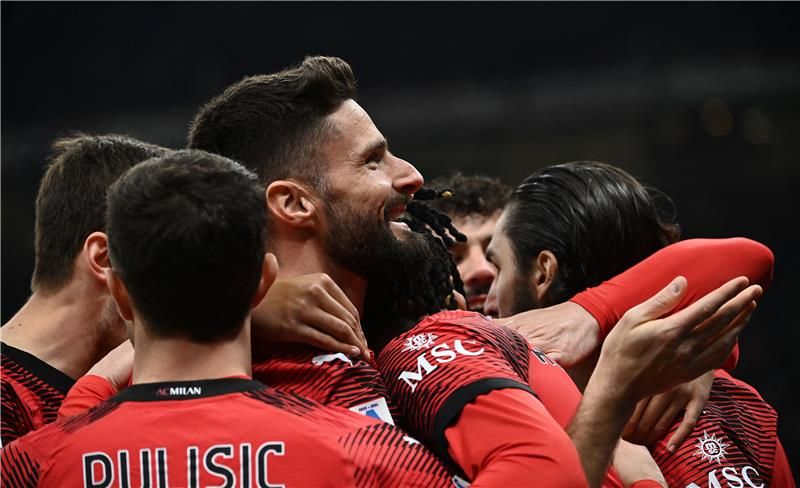 لاعبو ميلان