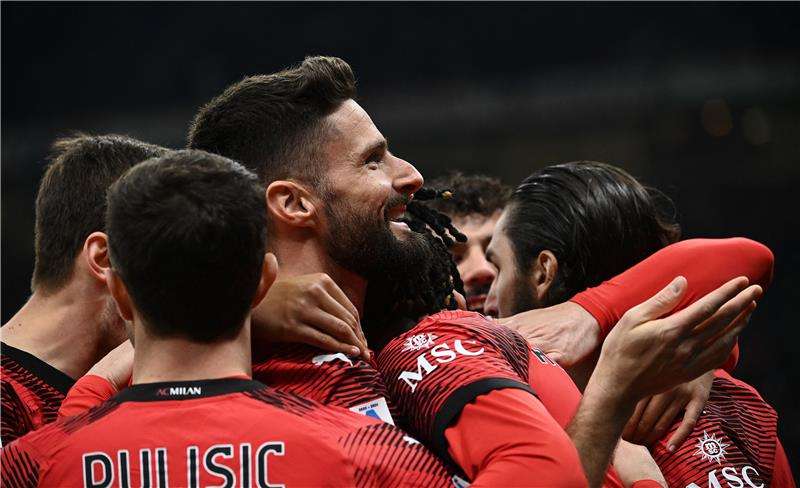 لاعبو ميلان