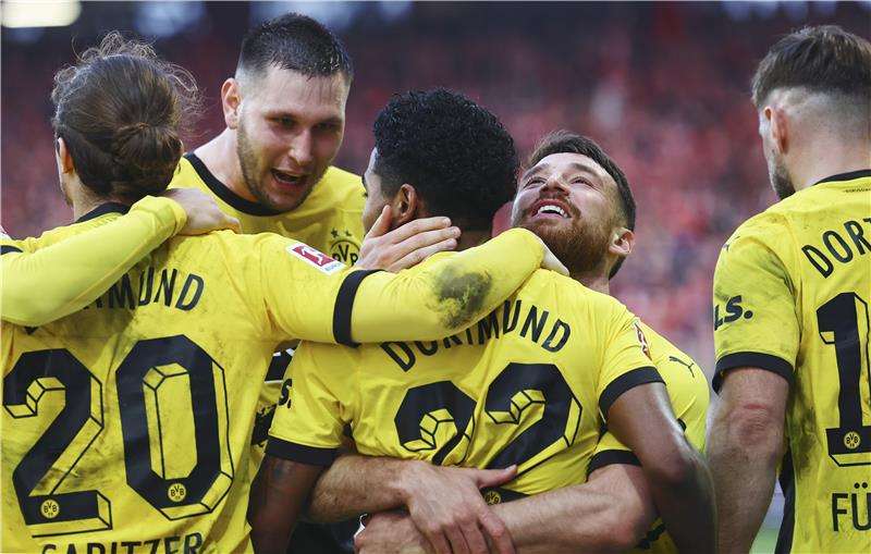 لاعبو بوروسيا دورتموند