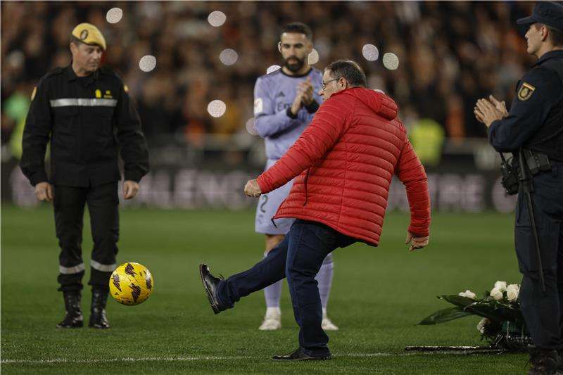 لحظة ضربة البداية