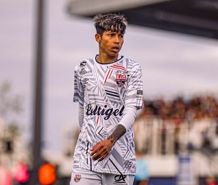 النيبالية سابيترا بهانداري مع جانجون الفرنسي