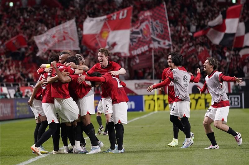 لاعبو أوراوا ريد دياموندز